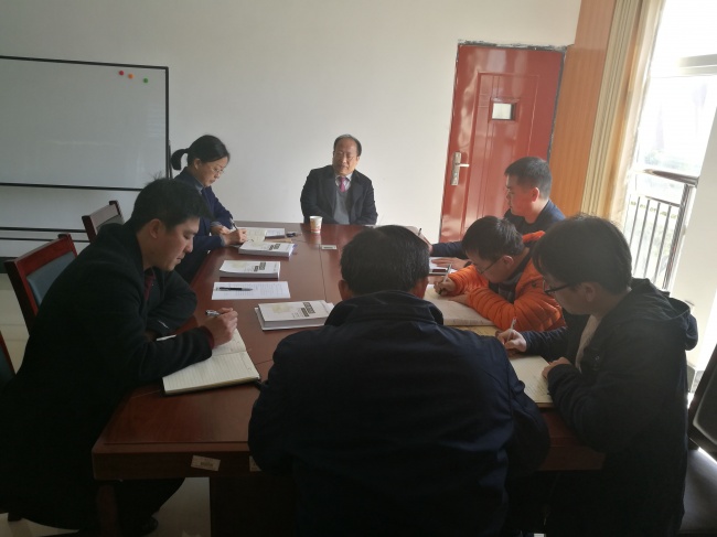 校长侯长林教授再次莅临发展规划处指导理论学习文章撰写工作1.jpg