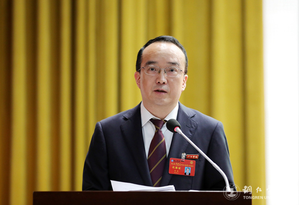 6、副校长代亮作《铜仁学院工作报告》.JPG