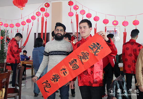 11留学生们在宴会现场.jpg