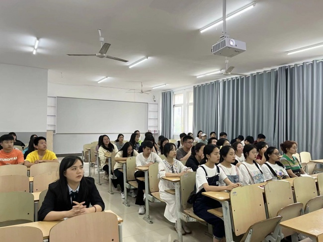 会议现场.jpg