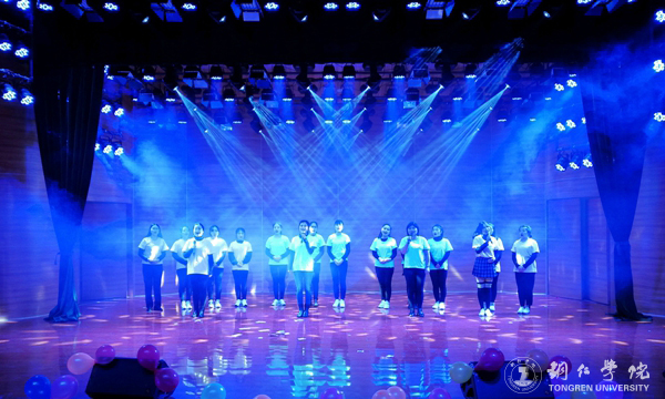 9、合唱《爱因为在心中》.jpg