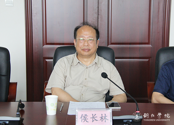 2校长侯长林讲话.jpg