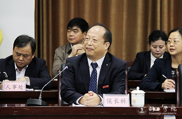 6我校校长侯长林出席汇报会.jpg