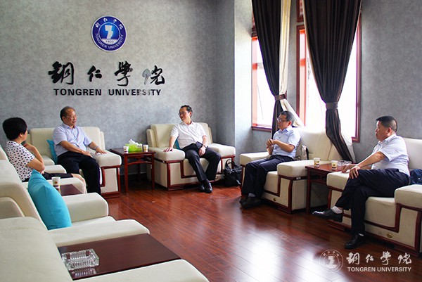 1我校校长侯长林、副校长罗红芳与贵州大学副校长金道超一行进行交流.jpg