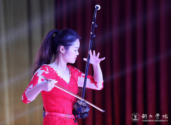 7、青年教师张慧芬二胡独奏表演.JPG
