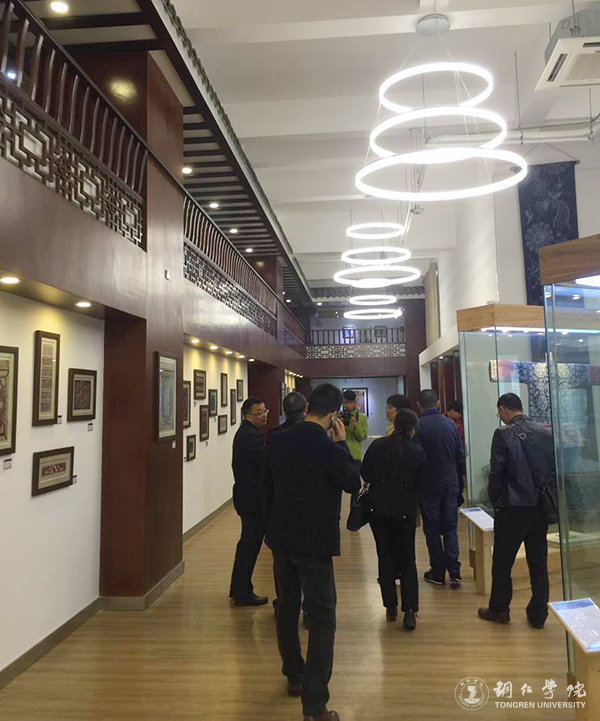 7参观贵州轻工职业技术学院.jpg
