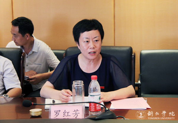 4、我校副校长罗红芳作表态发言.JPG
