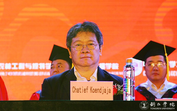 我校隆重举行2017届学生毕业典礼暨学位授予仪式