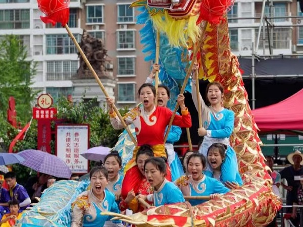女子传统舞龙.jpg