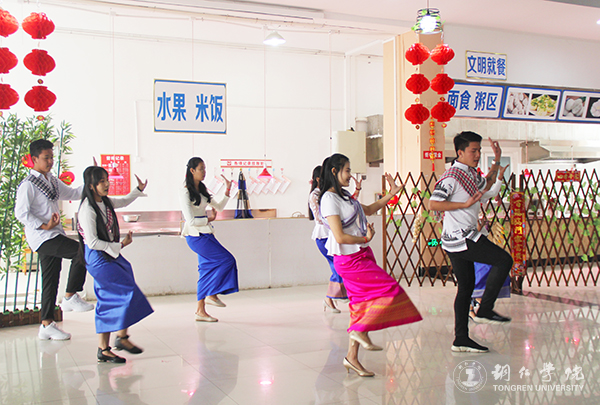 9留学生表演节目.jpg