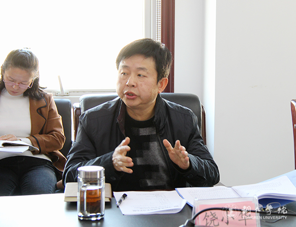 4党委副书记饶小华讲话并传达相关文件精神.jpg