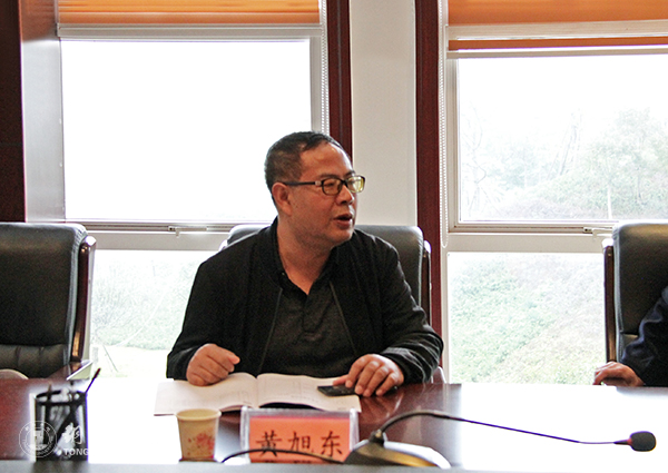 2《贵州社会科学》执行主编黄旭东主持会议.jpg