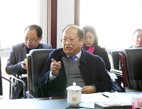 3校长侯长林讲话.jpg