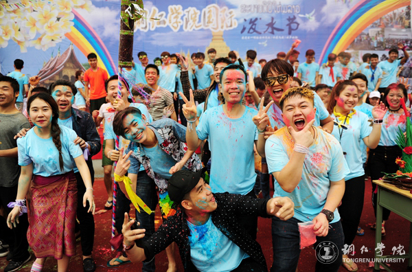 我校举办“泼水节”为东盟留学生欢庆新年