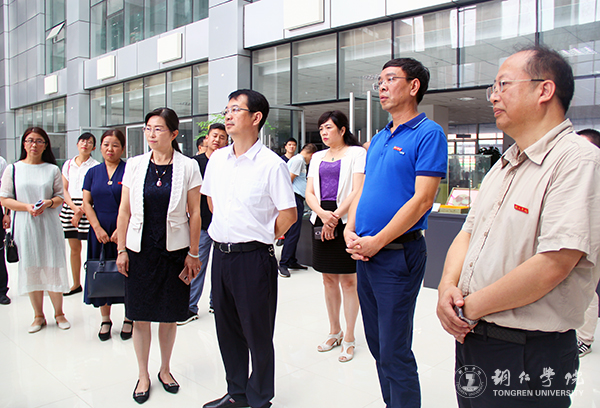 3市委常委、市委宣传部部长夏虹一行听取我校“双一流”建设汇报.jpg