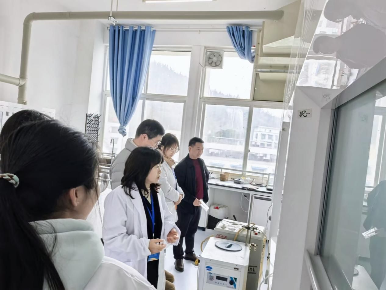 铜仁学院开展学期初实验室安全专项检查