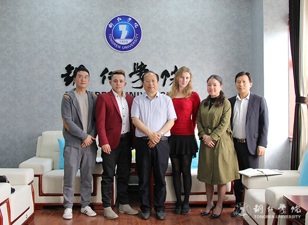 4合影.jpg