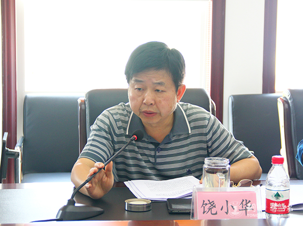3党委副书记饶小华传达省委教育工委重要会议精神.jpg