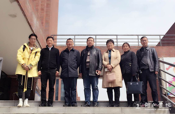 8在贵州轻工职业技术学院的合影.jpg