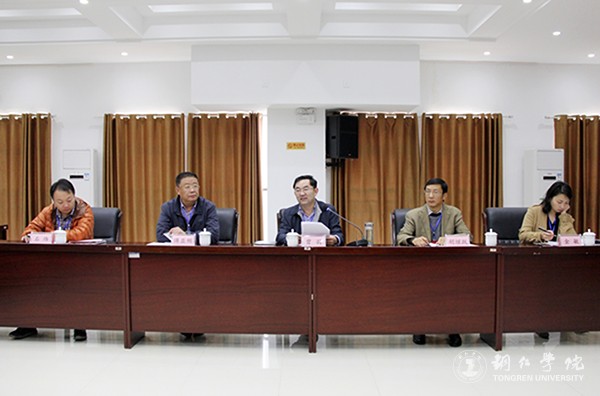 2专家组全体成员出席汇报会.jpg