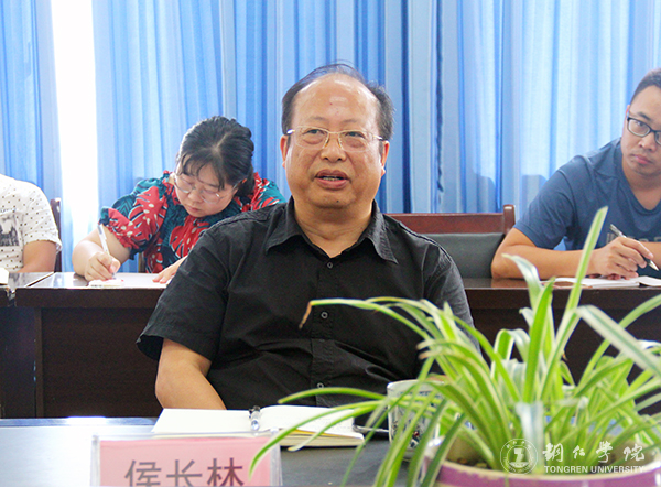 2校长侯长林讲话.jpg