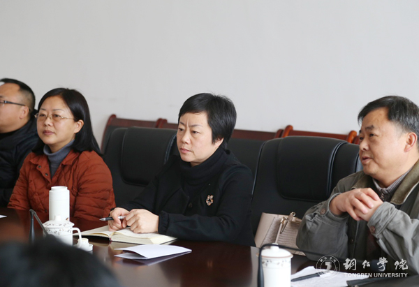 2副校长罗红芳听取乌江学院的工作汇报.jpg