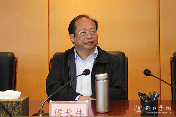 我校与万山区召开合作办学洽谈会