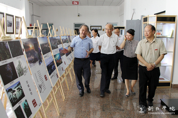 13、实地考察人文生态馆.JPG