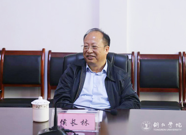 2我校校长侯长林讲话.jpg
