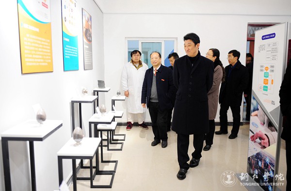 15、参观锰产业基地.JPG