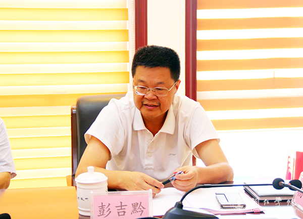 5党委委员、纪委书记彭吉黔作自我批评.jpg