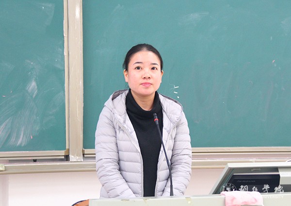 4国际合作与交流处副处长刘姗主持讲座.jpg