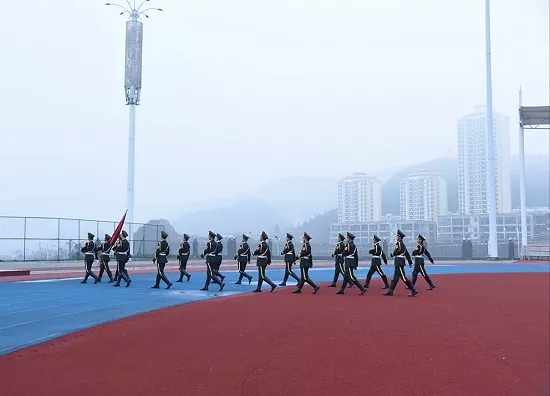 开学第一天：铜仁学院举...