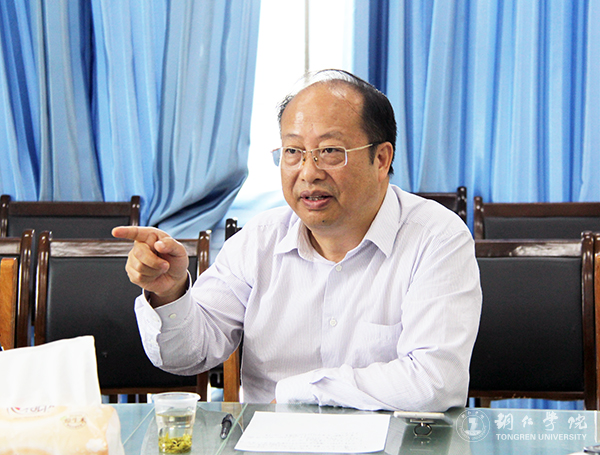 2校长侯长林讲话.jpg