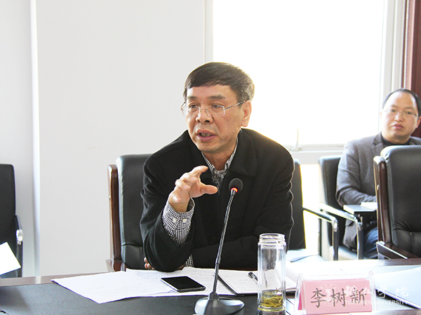 2党委书记李树新主持会议并讲话及传达相关文件精神.jpg