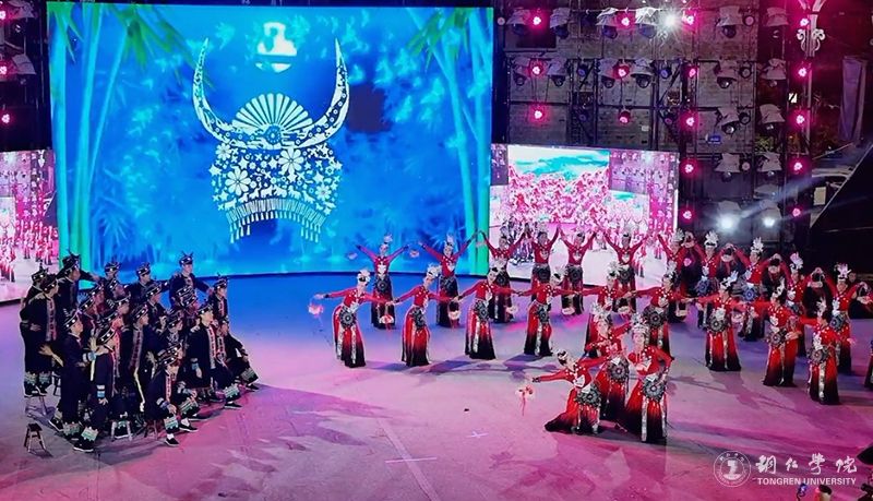 我校“明德印记·青春向党”助力乡村振兴文化艺术服务团走进松桃村晚