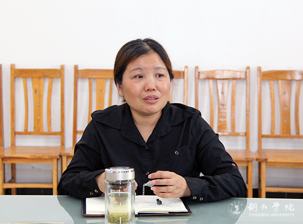 4艺术学院院长李洁汇报工作.jpg