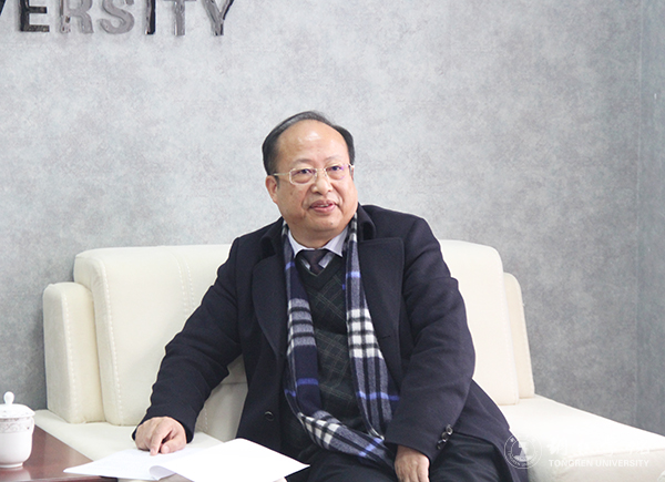 4我校校长侯长林教授汇报工作.jpg