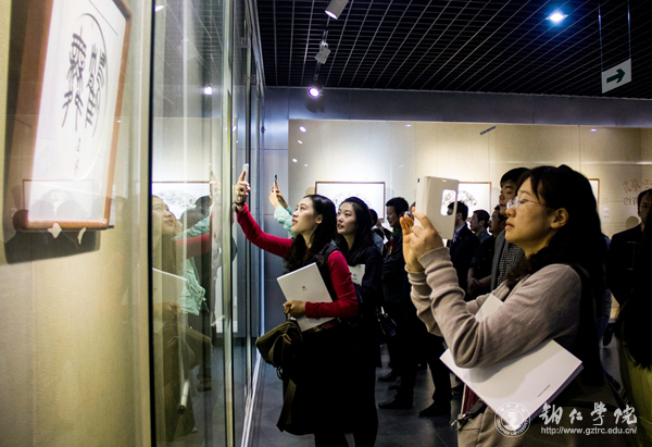 市文联与我校联合主办的“艺道若初 ——同人艺社书画作品邀请展”在铜举行