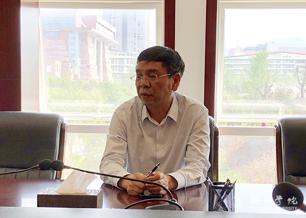 2党委书记李树新作讲话.jpg