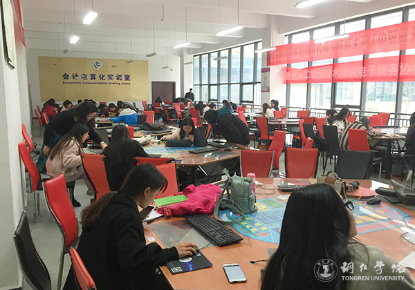 5参观贵州轻工职业技术学院.jpg