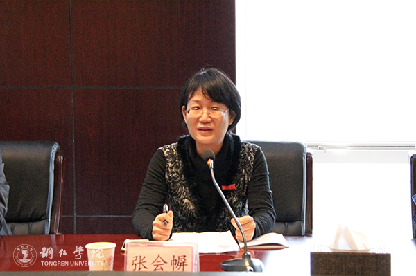3《铜仁学院学报》编辑部主任张会幈作经验交流.jpg