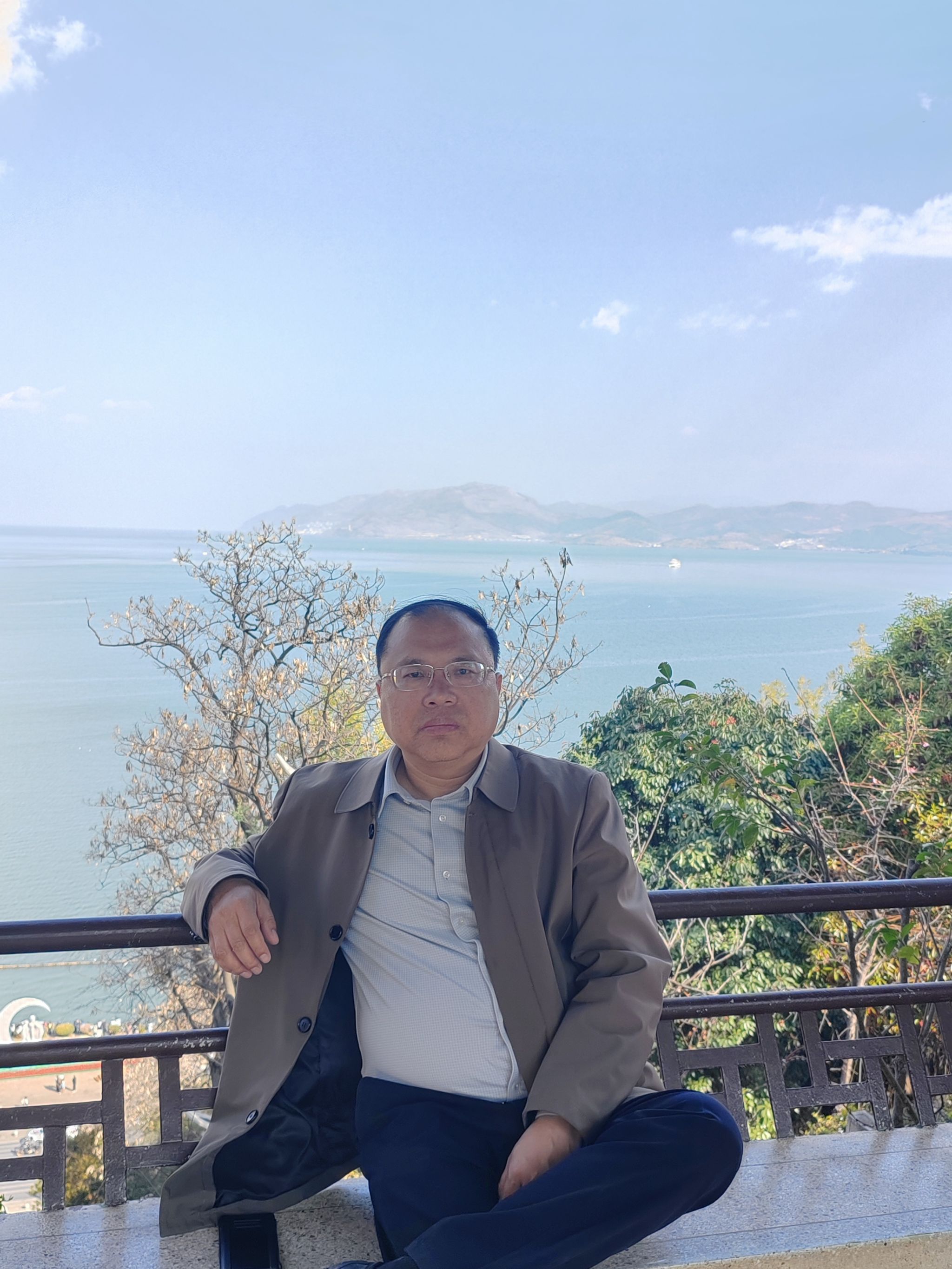 刘方林（副教授 博士）