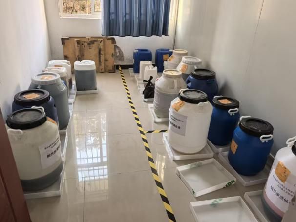 铜仁学院开展2025年秋季学期实验室危险废弃物集中处置工作