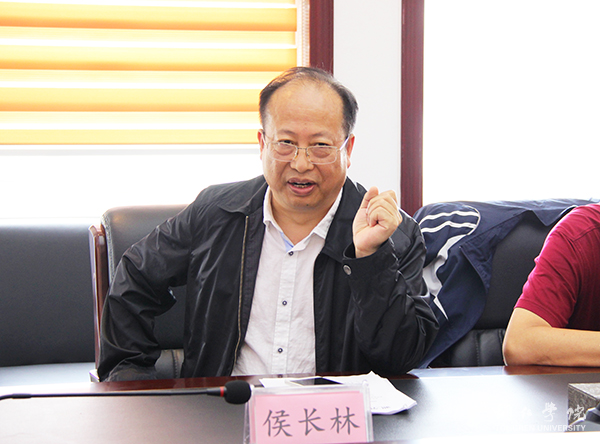 3校长侯长林讲话.jpg