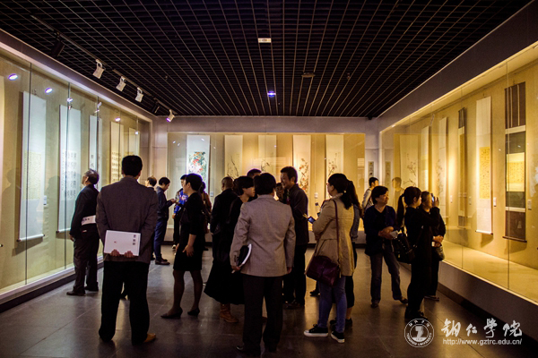 市文联与我校联合主办的“艺道若初 ——同人艺社书画作品邀请展”在铜举行