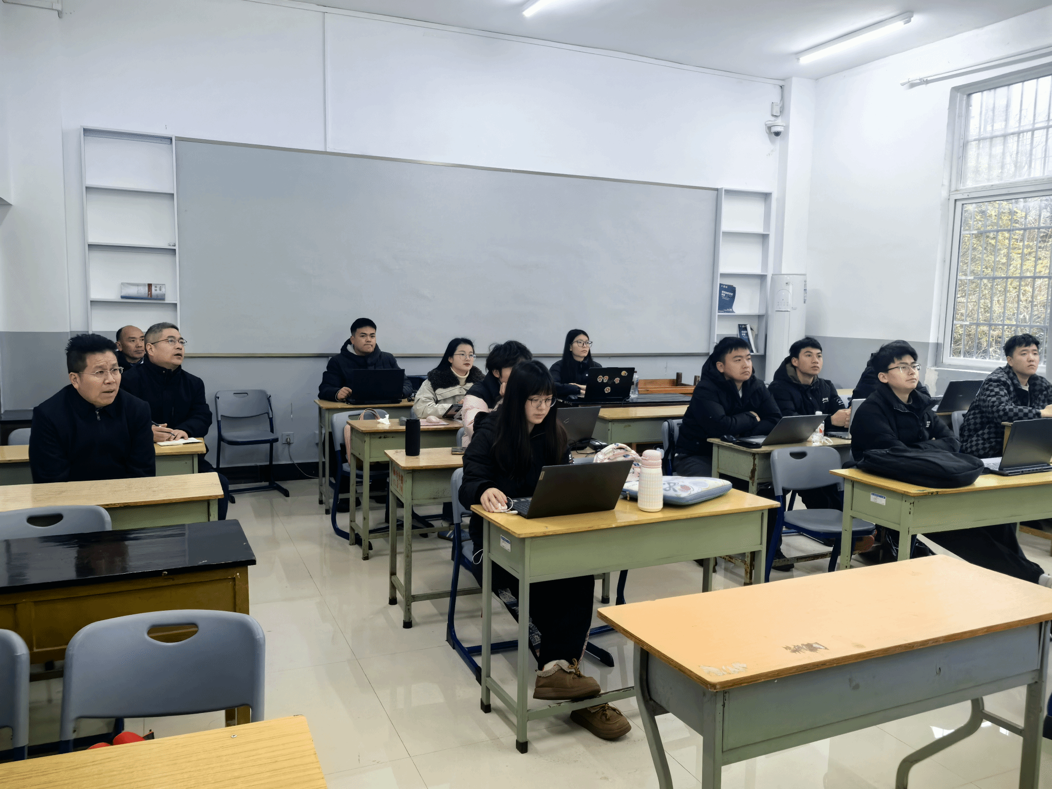 副校长潘学军深入我院课堂巡查“开学第一课”