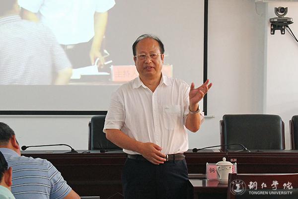 我校校长侯长林讲话.jpg