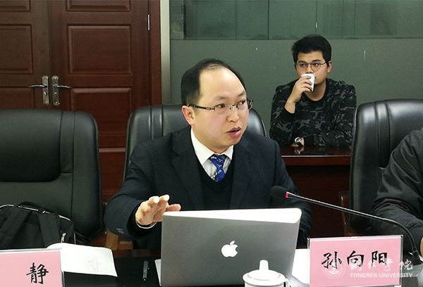 田秋写作学院副院长孙向阳作项目申报陈述.jpg