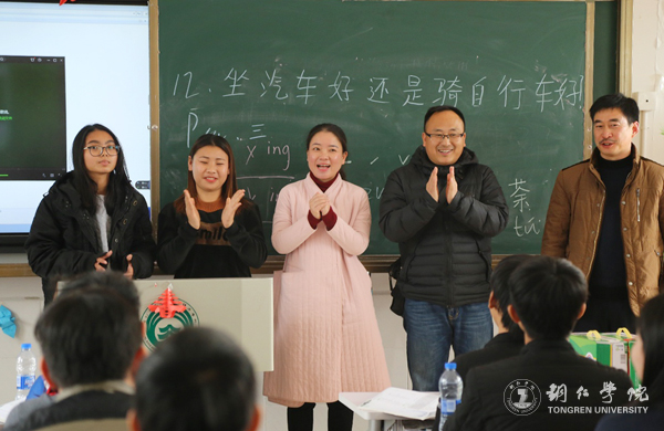 1慰问乌江学院的教师和留学生.jpg